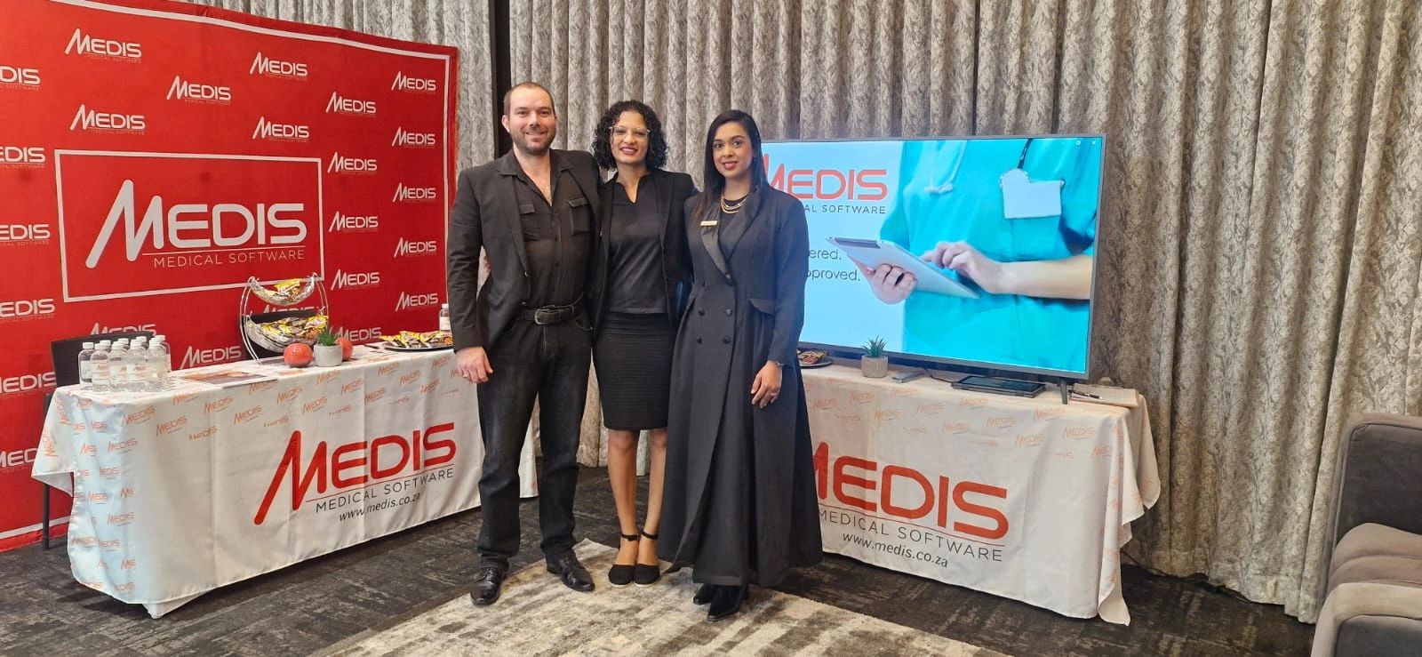 Screenshots of the dashboard project showing desktop version